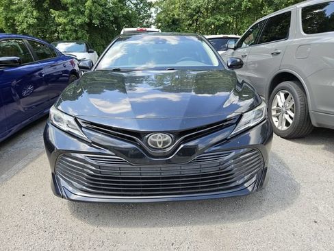 Used 2018 Toyota Camry LE FWD image 3