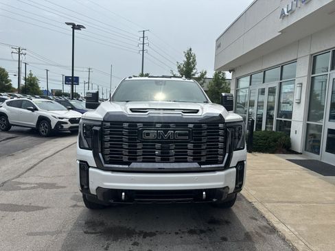 Used 2024 GMC Sierra 2500 Denali Ultimate AWD/4WD image 8