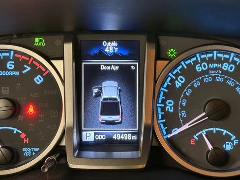 Used 2021 Toyota Tacoma Limited image 26