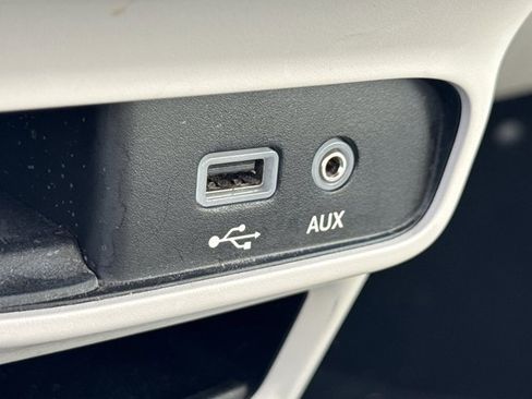 Used 2017 Chrysler Pacifica Touring-L w/ Tire & Wheel Group image 23