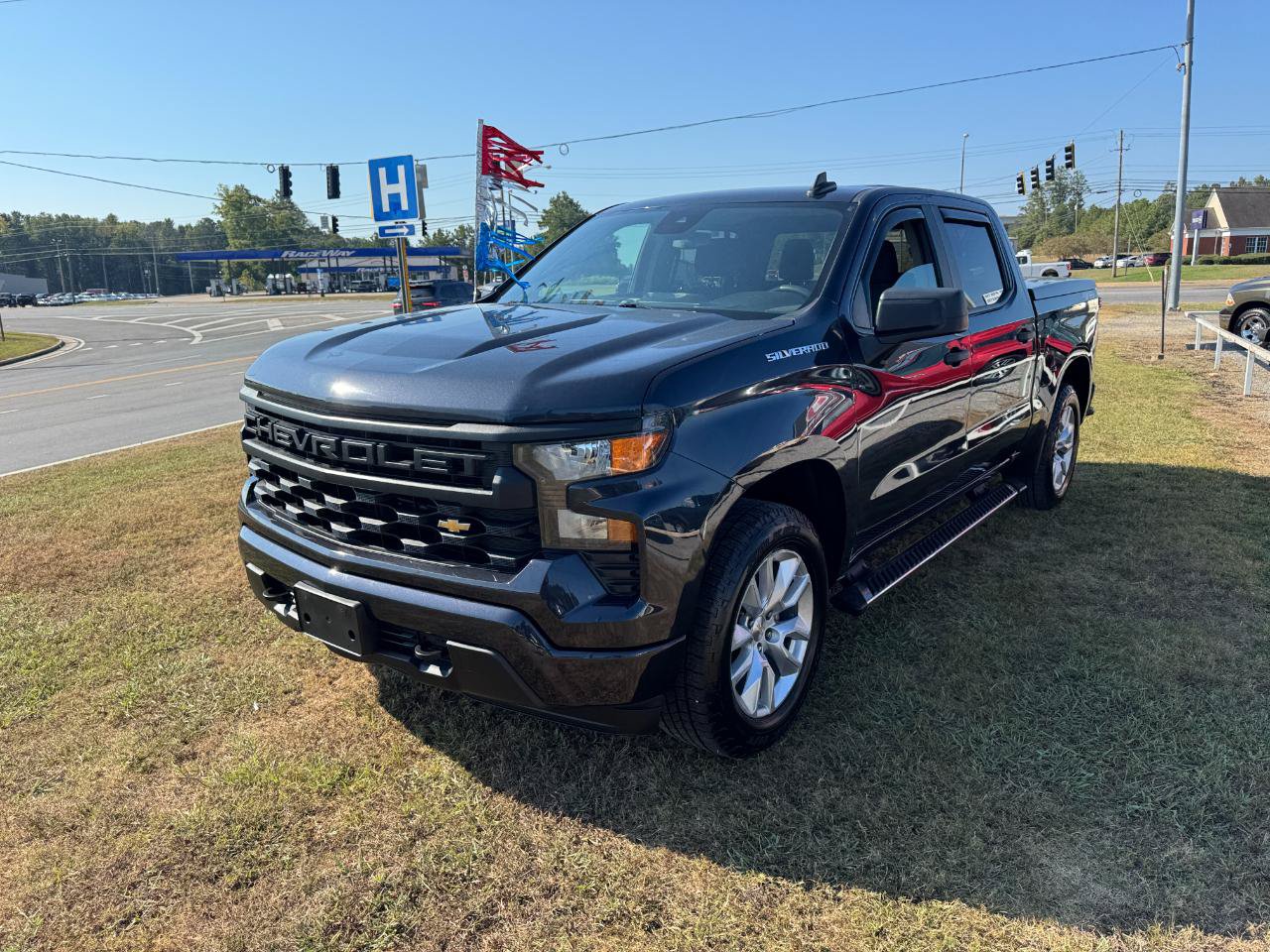 Used 2023 Chevrolet Silverado 1500 Custom AWD/4WD image 5