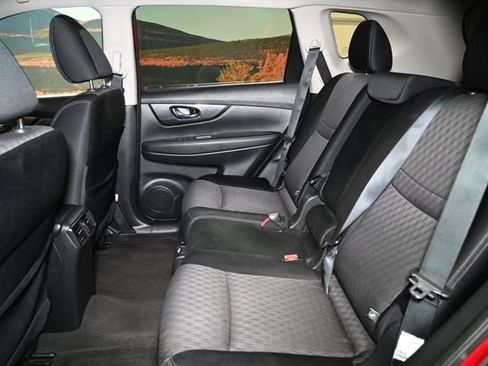 Used 2017 Nissan Rogue SV AWD/4WD image 46