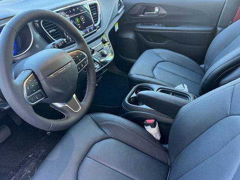 New 2027 Chrysler Pacifica Select FWD image 9