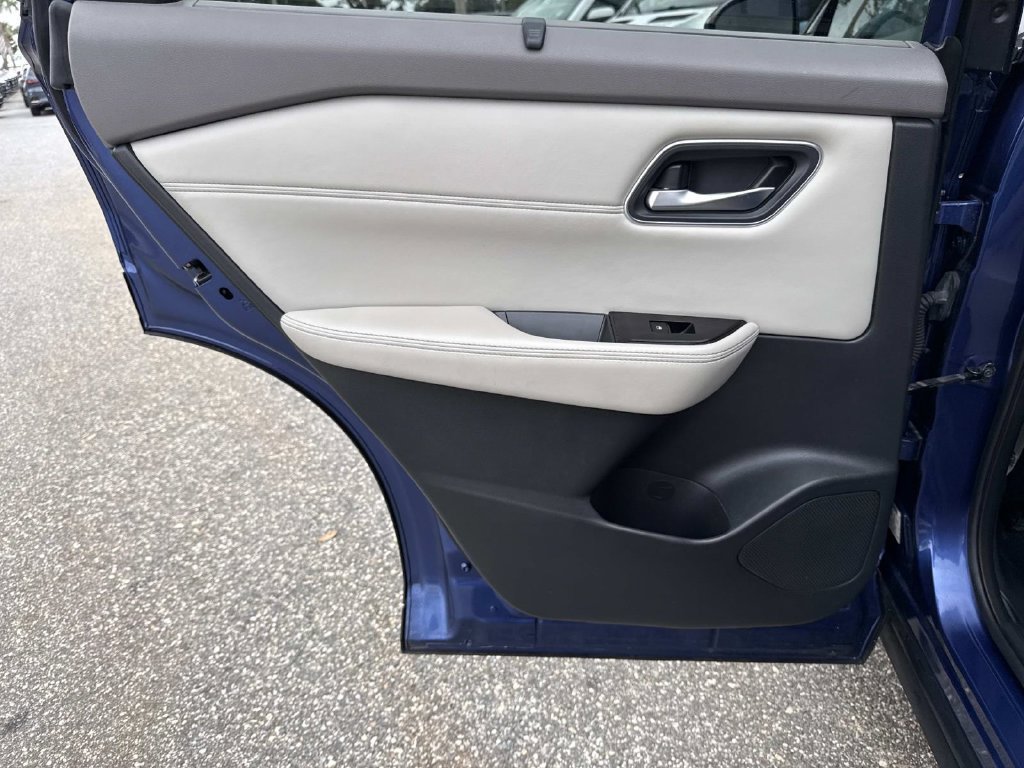 Used 2021 Nissan Rogue SV w/ Premium Package FWD image 12
