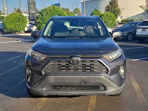 Used 2019 Toyota RAV4 XLE w/ Convenience Package FWD image 2
