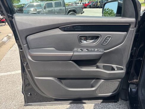 Used 2025 Honda Pilot TrailSport image 54