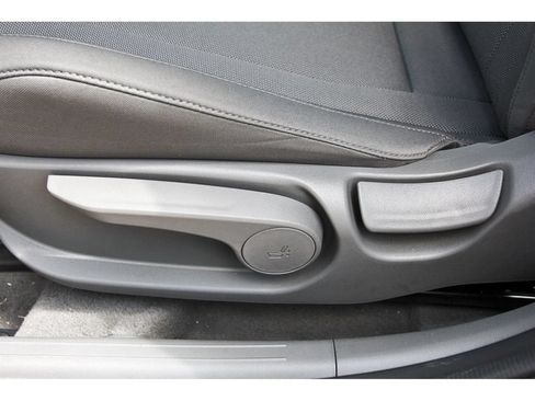 Used 2025 Hyundai Elantra SE FWD image 30