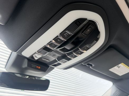 Certified 2024 Porsche Macan AWD/4WD image 30