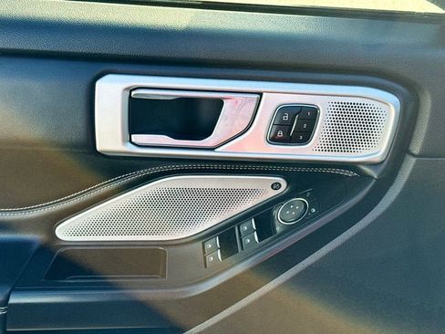 Used 2020 Ford Explorer ST w/ Premium Technology Package image 17