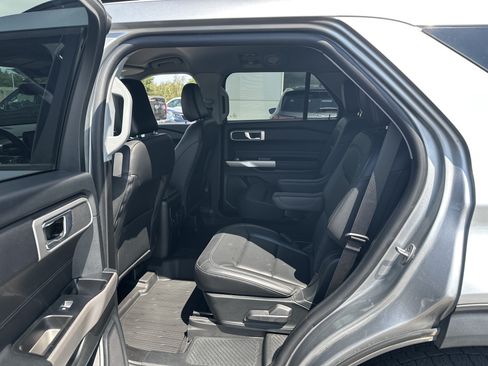Used 2023 Ford Explorer XLT w/ Equipment Group 202A AWD/4WD image 7
