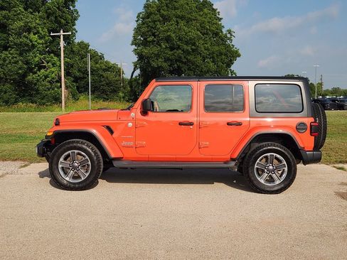 Used 2019 Jeep Wrangler Unlimited Sahara w/ Dual Top Group AWD/4WD image 4