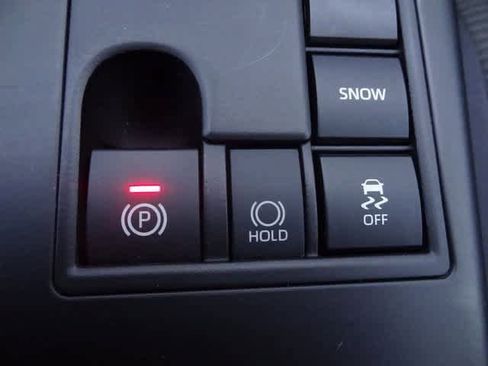 Used 2023 Toyota Highlander LE image 32