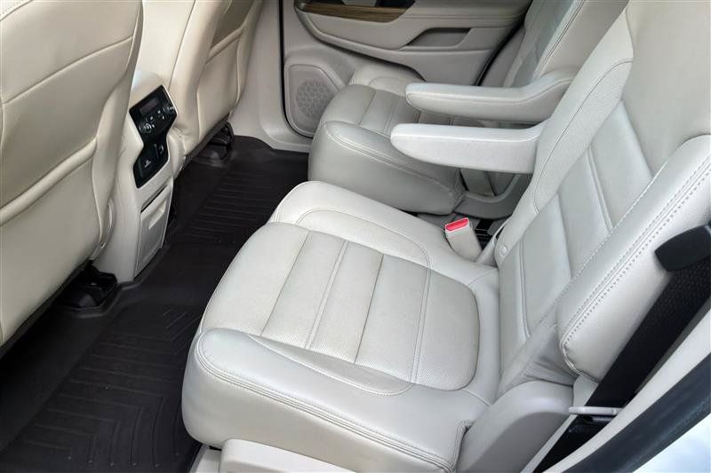 Used 2017 GMC Acadia Denali w/ Technology Package FWD image 11