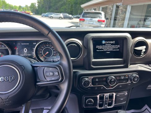 Used 2021 Jeep Gladiator Sport AWD/4WD image 15