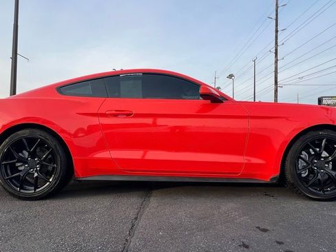 Used 2016 Ford Mustang Coupe image 9