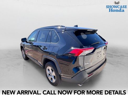 Used 2021 Toyota RAV4 XLE AWD/4WD image 4