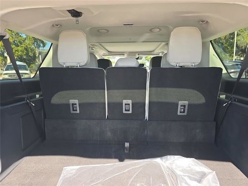 New 2026 Lincoln Navigator L Reserve AWD/4WD image 11