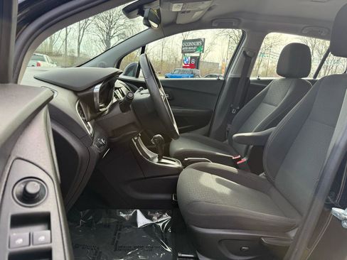 Used 2019 Chevrolet Trax LS FWD image 16