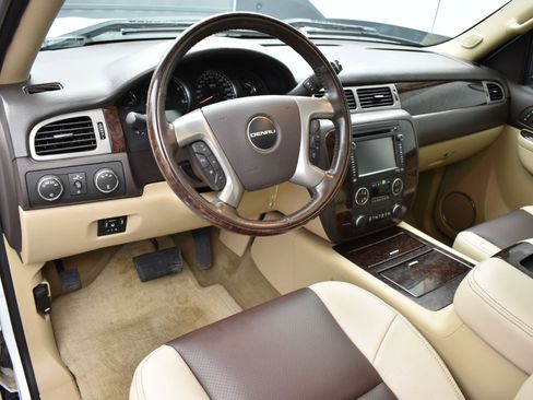 Used 2014 GMC Sierra 2500 Denali w/ Suspension Package, Off-Road image 21