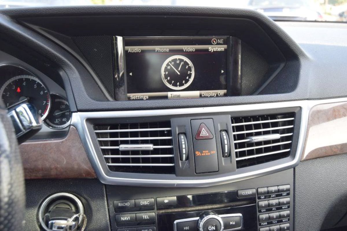 Used 2013 Mercedes-Benz E 350 4MATIC Sedan image 27