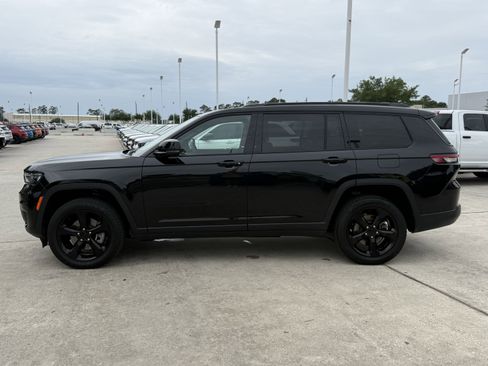 Used 2023 Jeep Grand Cherokee L Laredo image 8