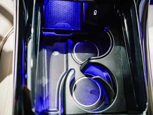 Used 2025 Mercedes-Benz GLC 300 image 21