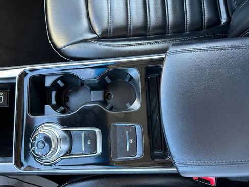 Used 2020 Ford Edge SEL image 23