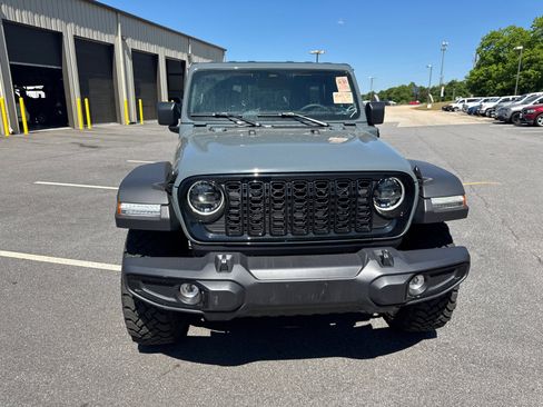 Used 2025 Jeep Wrangler Willys AWD/4WD image 3