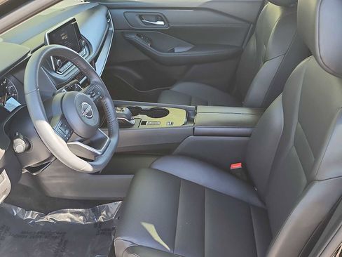Used 2024 Nissan Rogue SV w/ SV Premium Package FWD image 14
