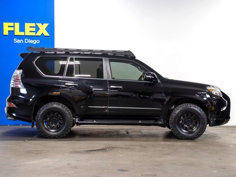 Used 2016 Lexus GX 460 Luxury w/ Preferred Accessory Package AWD/4WD image 4