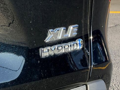 Used 2024 Toyota RAV4 XLE Premium image 17