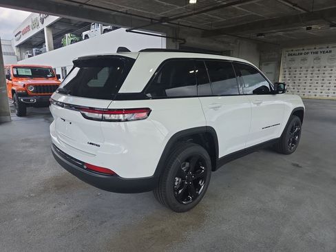 New 2025 Jeep Grand Cherokee Limited w/ Black Appearance Package image 5