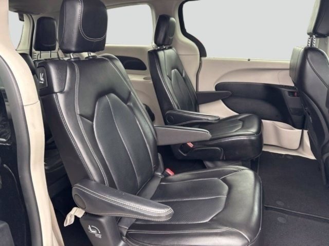 Used 2024 Chrysler Pacifica Touring-L FWD image 34
