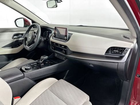 Used 2023 Nissan Rogue SV image 29