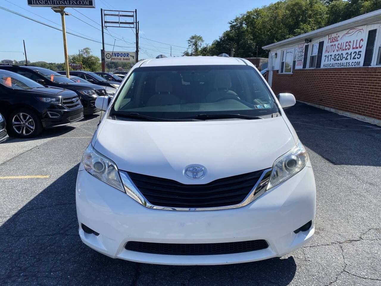 Used 2014 Toyota Sienna LE FWD image 2