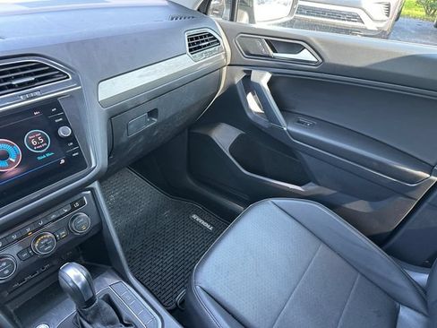 Used 2020 Volkswagen Tiguan SE FWD image 31
