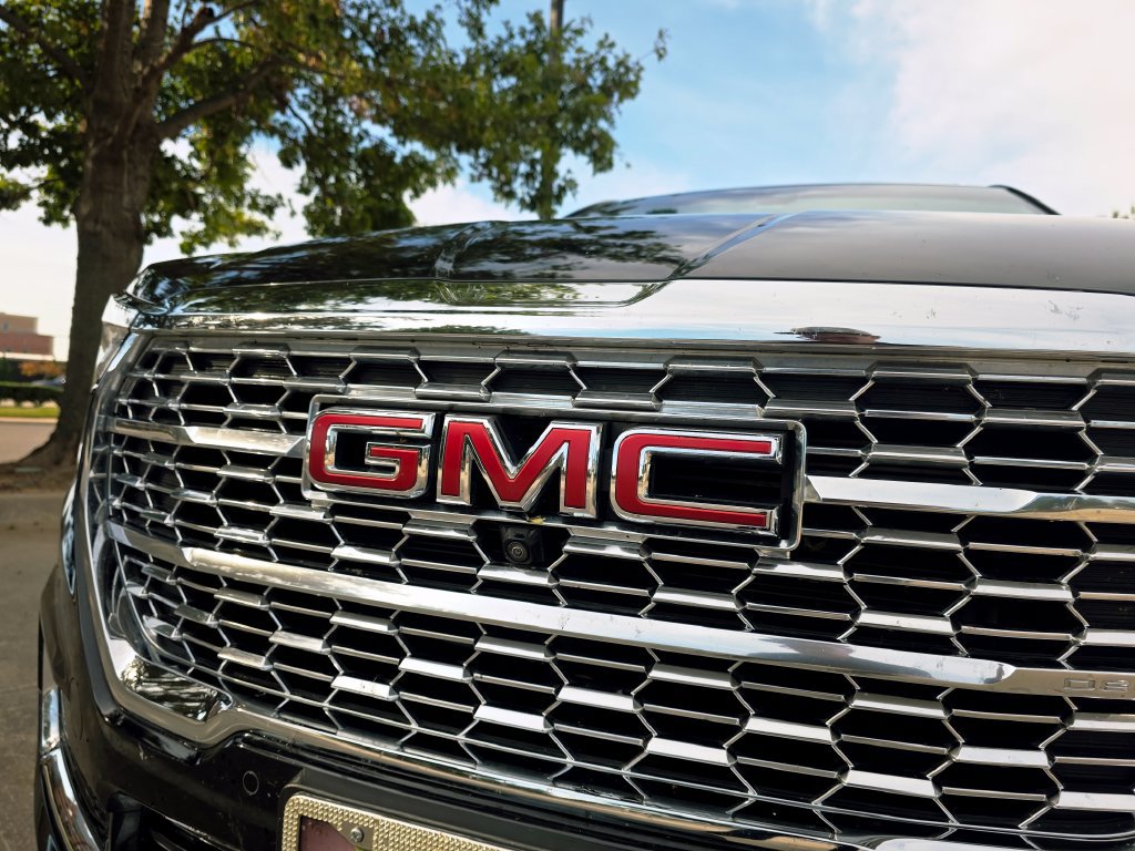 Used 2024 GMC Terrain Denali w/ Denali Premium Package AWD/4WD image 29