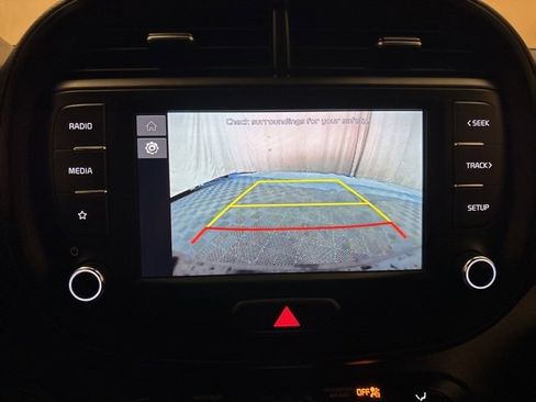 Used 2023 Kia Soul LX w/ LX Technology Package image 19