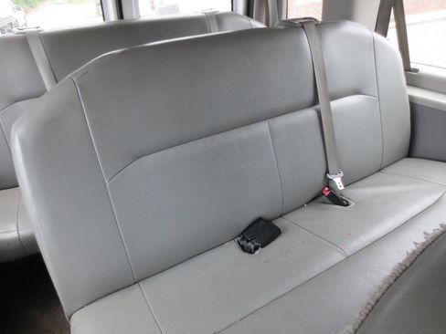 Used 2008 Ford E-350 and Econoline 350 XL RWD image 9