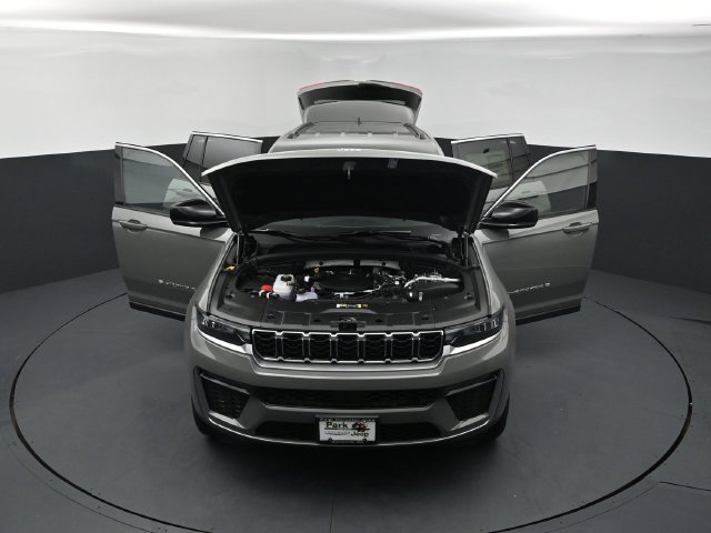 New 2027 Jeep Grand Cherokee Limited AWD/4WD image 25