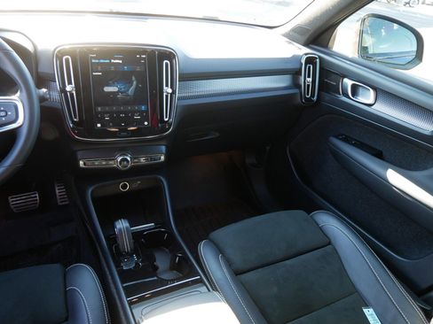 Certified 2022 Volvo XC40 P8 Recharge Ultimate image 14