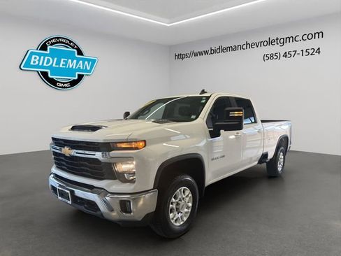 Used 2024 Chevrolet Silverado 3500 LT image 3