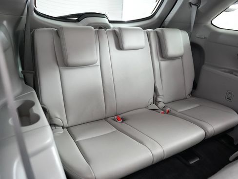 Used 2017 Toyota Highlander XLE AWD/4WD image 37
