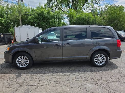 Used 2018 Dodge Grand Caravan SXT FWD image 3