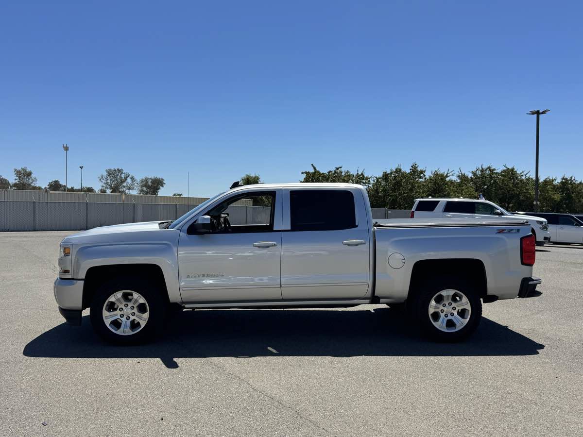 Used 2017 Chevrolet Silverado 1500 LT w/ All Star Edition AWD/4WD image 6