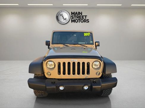 Used 2017 Jeep Wrangler Unlimited Rubicon w/ Connectivity Group image 8