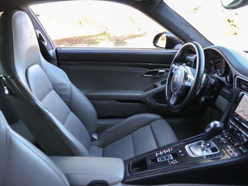 Used 2015 Porsche 911 Turbo S image 15