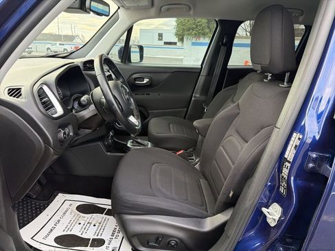 Used 2018 Jeep Renegade Latitude w/ UConnect 8.4 Nav Group image 17