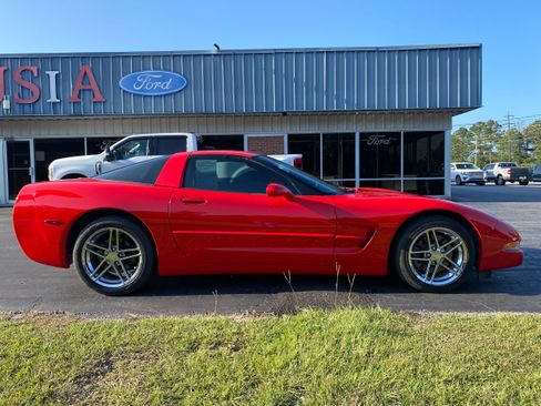 Used 2002 Chevrolet Corvette Coupe w/ Preferred Equipment Group2 image 2