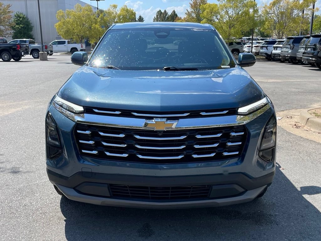 Used 2025 Chevrolet Equinox LT AWD/4WD image 2